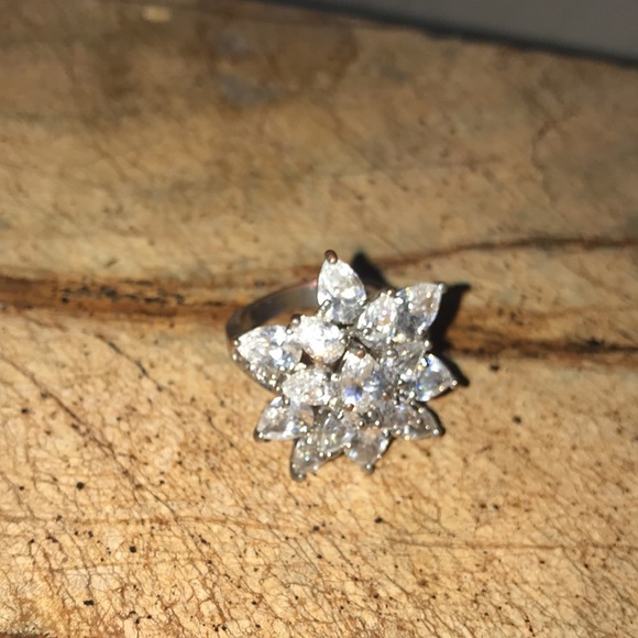 Copy Ad BLING 8 Sparkle Stones Unique Ring - Picture 5 of 12